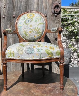 Solid-Timber-French-Fauteuil
