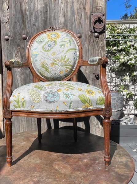 Solid-Timber-French-Fauteuil